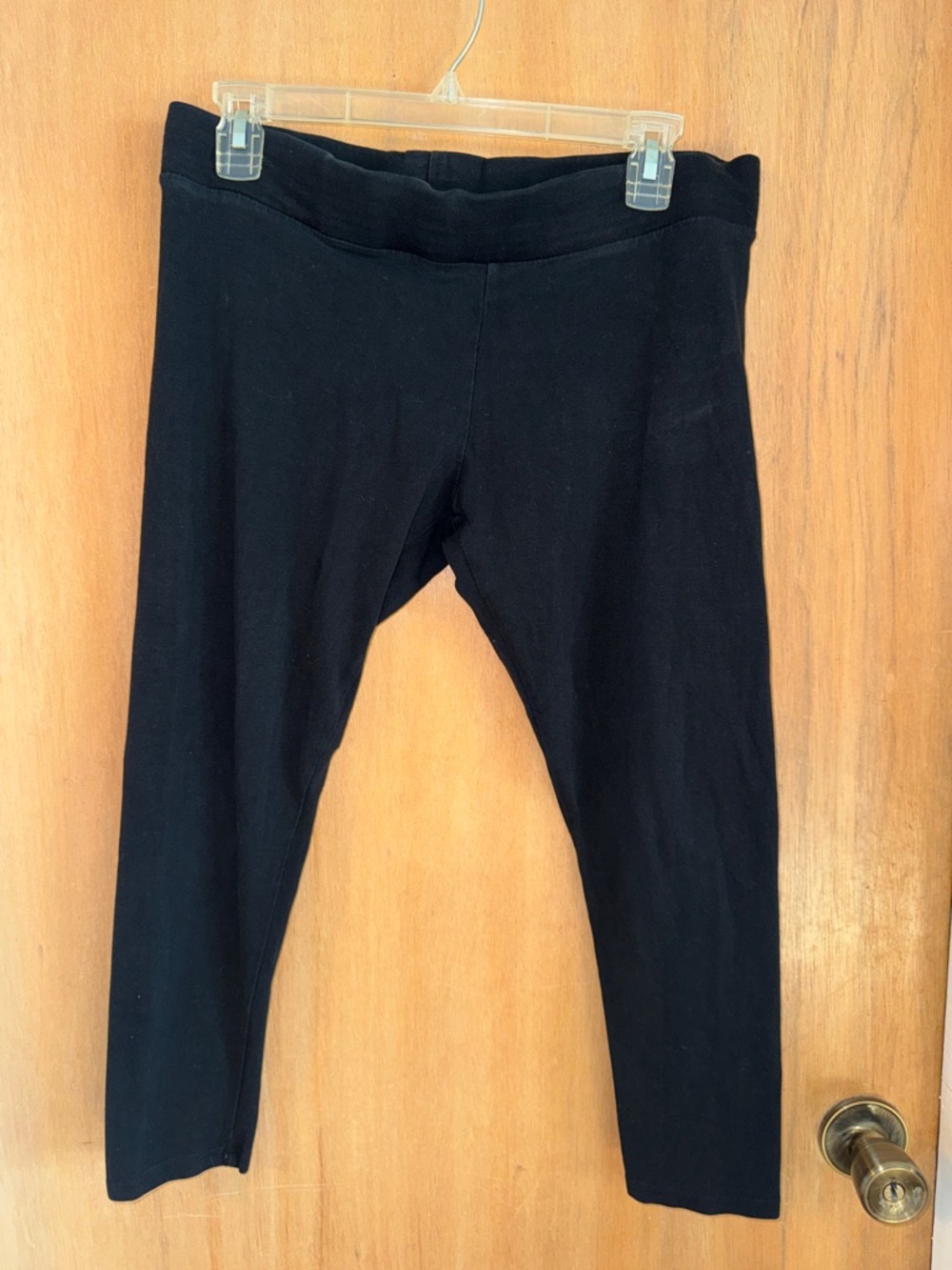 Black Stretcy Capri Leggings Large